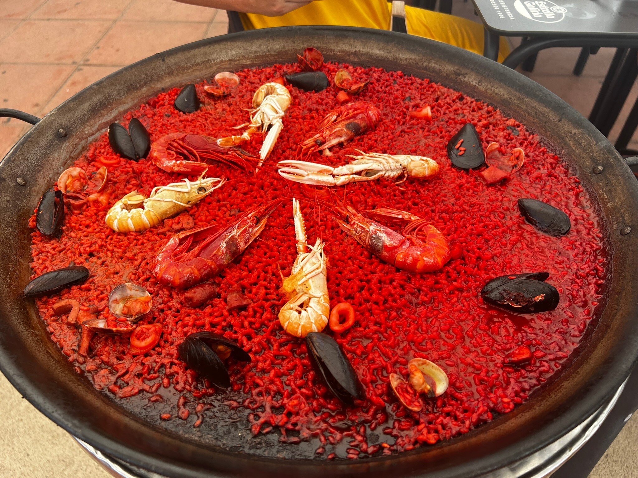 Paella de gambes roges amb llagostins i musclos